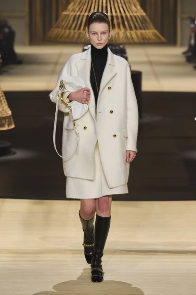 Look 12